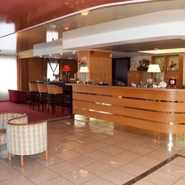 欧洲乐伯乐酒店，位于默桑西的酒店