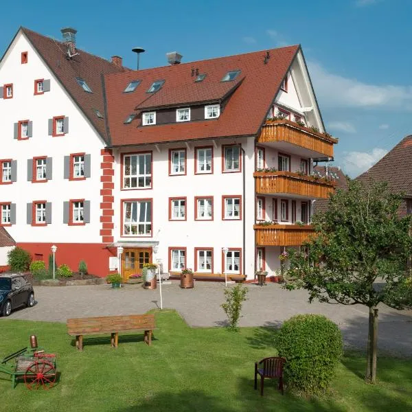 Landgasthof Bären，位于科齐扎尔滕的酒店