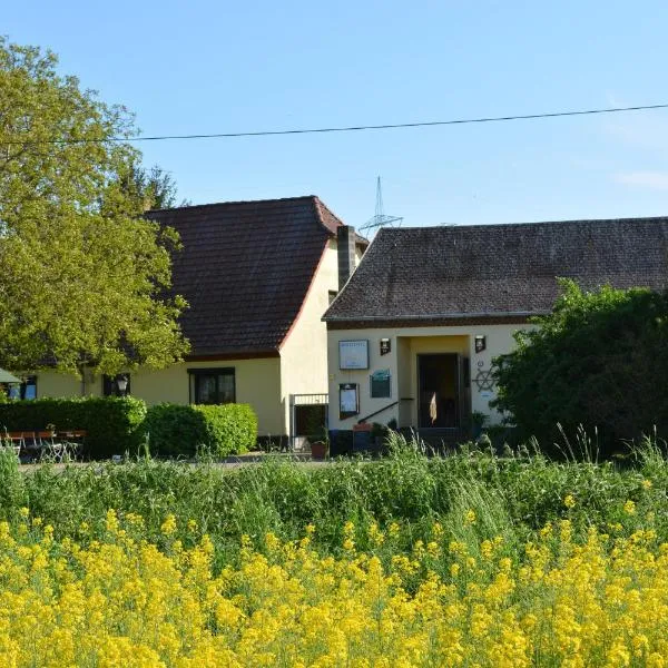 Gaststätte "Zum Fährmann"，位于Walternienburg的酒店