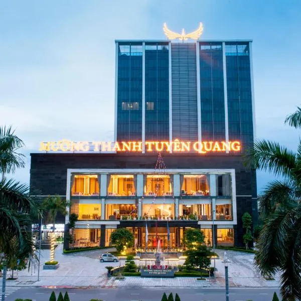 图岩况芒坦格兰德酒店，位于Ho Tô的酒店