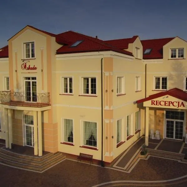 Hotel Arkada，位于马佐夫舍地区拉瓦的酒店