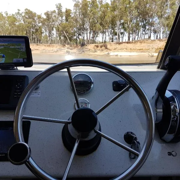 Moama on Murray Houseboats，位于莫阿马的酒店