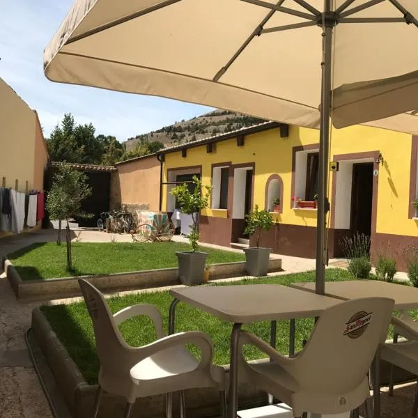 Albergue Orion，位于卡斯特罗赫里斯的酒店