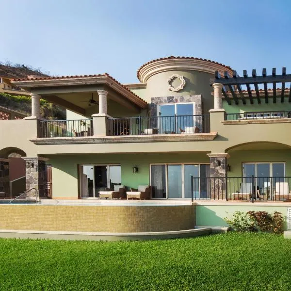 Montecristo Villas at Quivira Los Cabos -Vacation Rentals，位于卡波圣卢卡斯的酒店