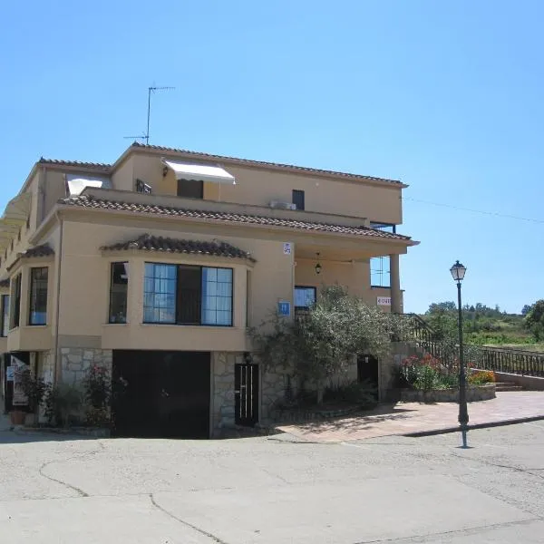 圣克鲁斯旅舍及餐厅，位于Pereña的酒店