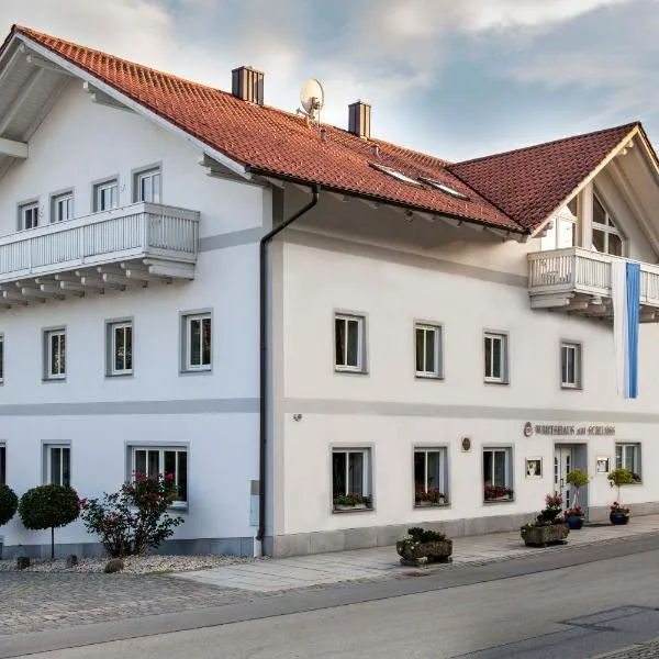 Hotel Wirtshaus am Schloss，位于Neukirchen vorm Wald的酒店