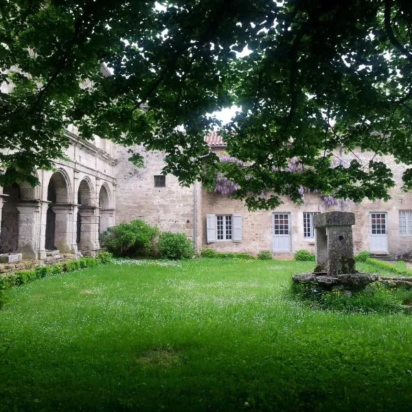 Le prieuré Saint Barthélémy，位于Saint-Georges-de-Noisné的酒店