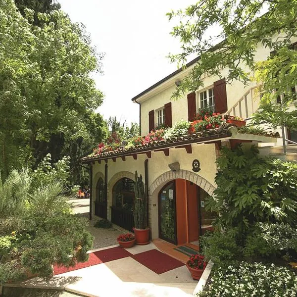 Hotel La Ginestra，位于Borghetto di Fenigli的酒店