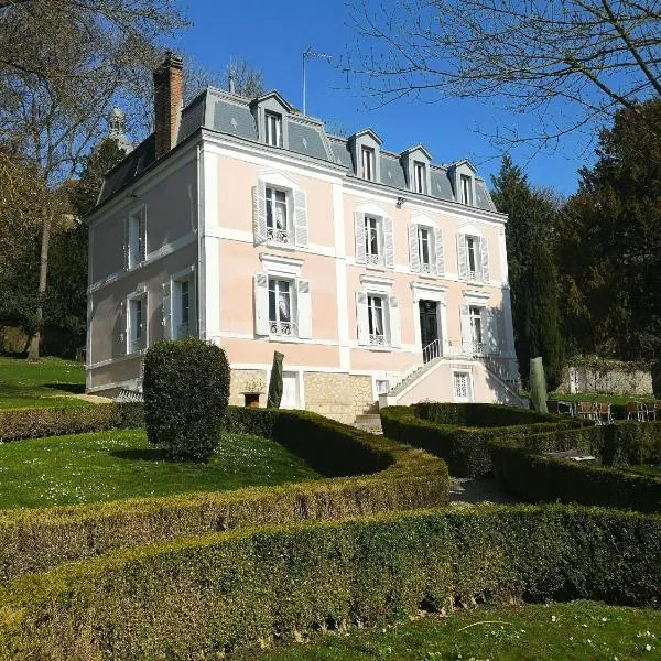 家园酒店，位于Cessoy-en-Montois的酒店