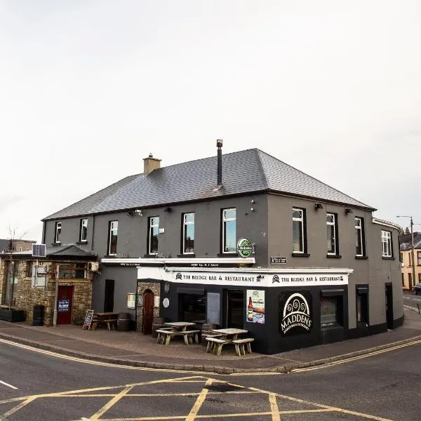 Maddens Bridge Bar & Guesthouse，位于班多伦的酒店