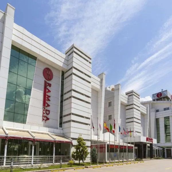 Ramada Plaza By Wyndham Izmit，位于Yuvacık的酒店