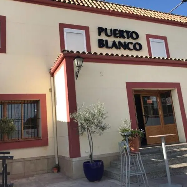 Hostal Restaurante Puerto Blanco，位于La Pajanosas的酒店