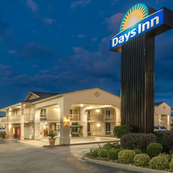 朔特尔戴斯酒店，位于Shorter的酒店