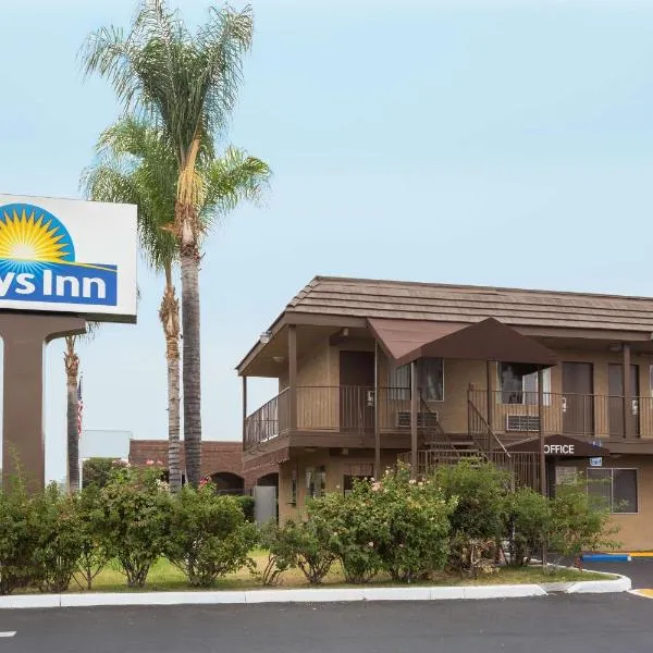 Days Inn by Wyndham in San Bernardino，位于Serrano Village的酒店