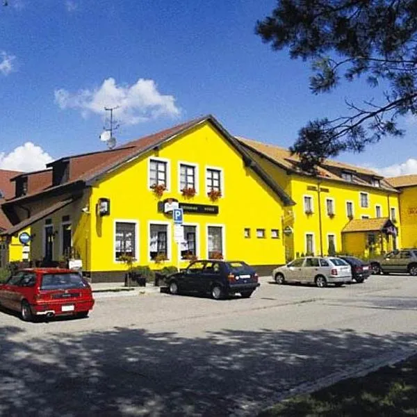 Hotel ROSE Břeclav，位于Hrušky的酒店