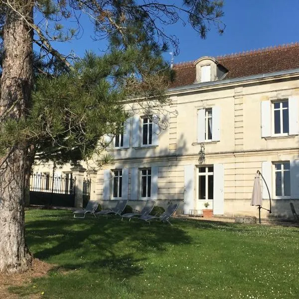 Chateau Magondeau，位于Saint-Martin-du-Bois的酒店