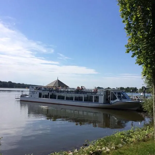 Ferienwohnungen am Ruppiner See und Fontane Therme，位于诺伊鲁平的酒店