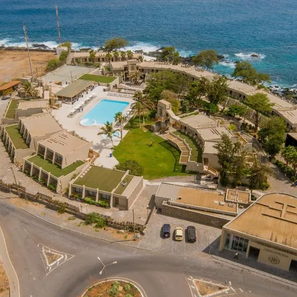 普拉亚玛尔绿洲酒店，位于Praia Baixo的酒店