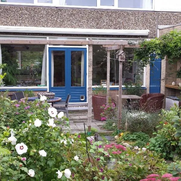 Nice holiday home in Voorburg, 6 km from the sea，位于海牙的酒店