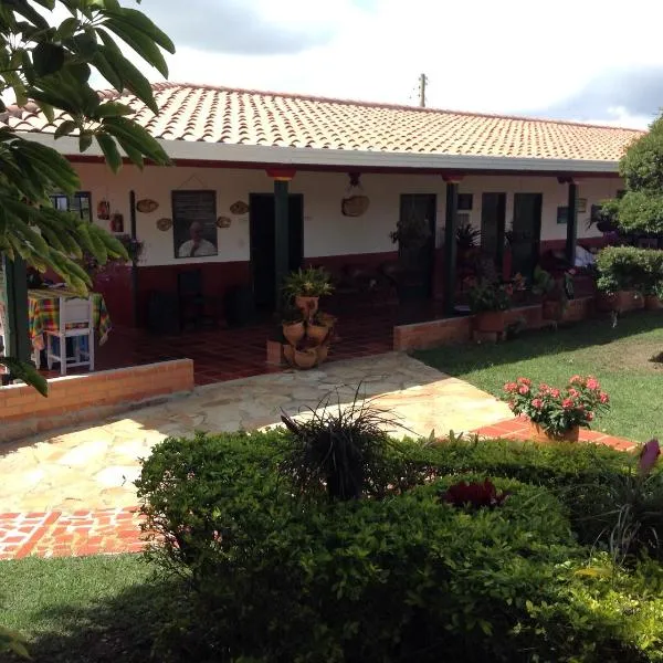Villa Liliana Lodge Mesa de los Santos，位于洛斯桑托斯的酒店