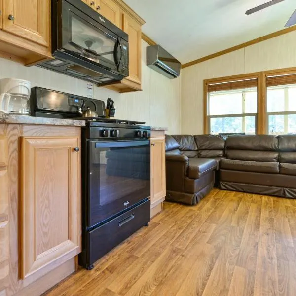 罗恩道特谷豪华公园示范11号度假露营地，位于Accord的酒店