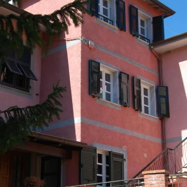 勒托瑞塔公寓，位于Vezzola的酒店