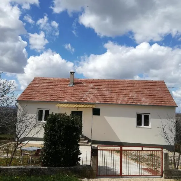 Kuća za odmor Mile，位于德尔尼什的酒店