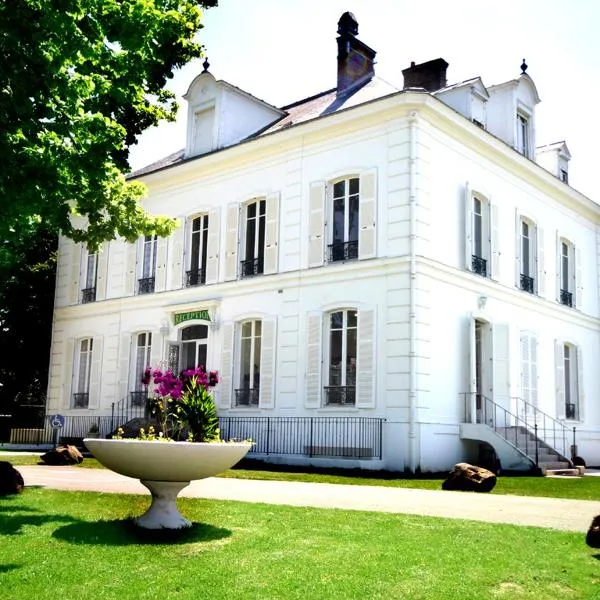 Logis - Hostellerie Le Chatel Nangis，位于La Chapelle-Gauthier的酒店