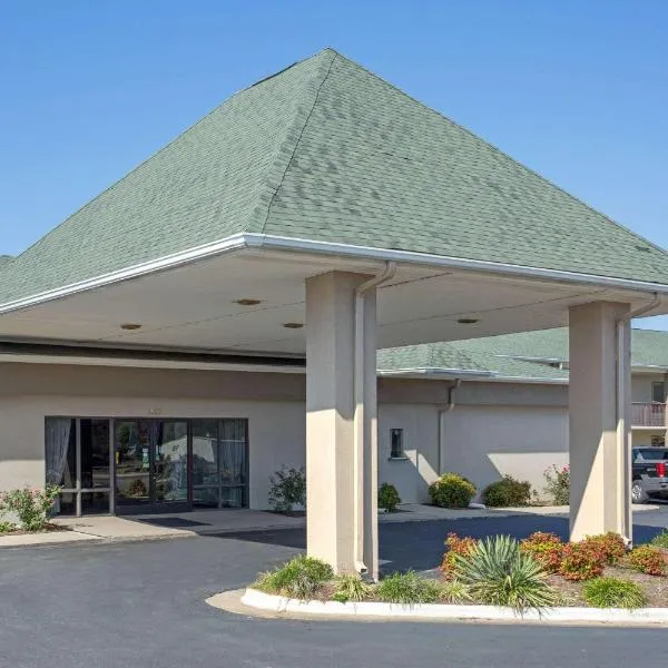 速8邓恩酒店，位于邓恩的酒店