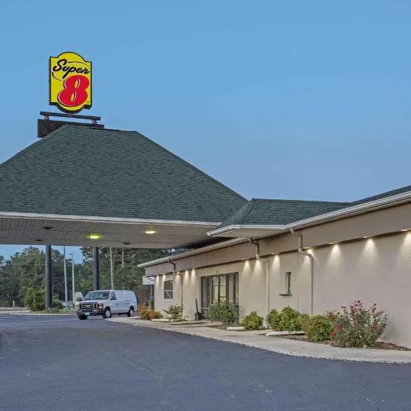 速8邓恩酒店，位于邓恩的酒店