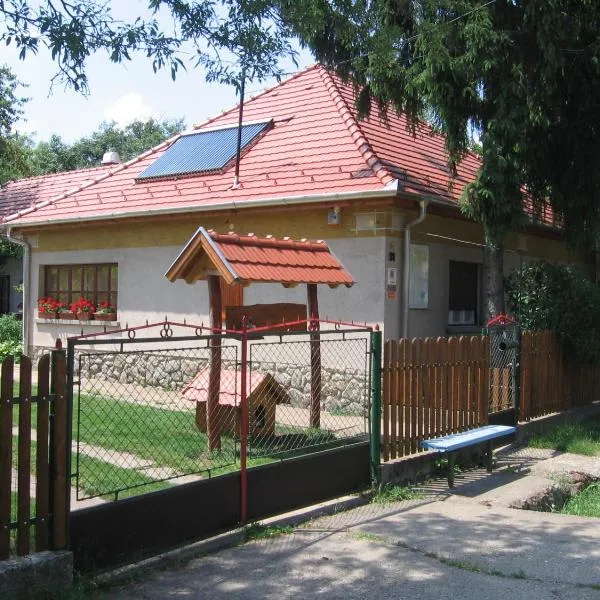 Manó Vendégház，位于Baracska的酒店