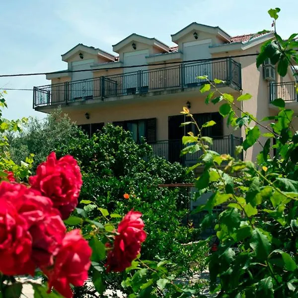 法兰尼奇巴西纳湖滨公寓酒店，位于普洛切的酒店