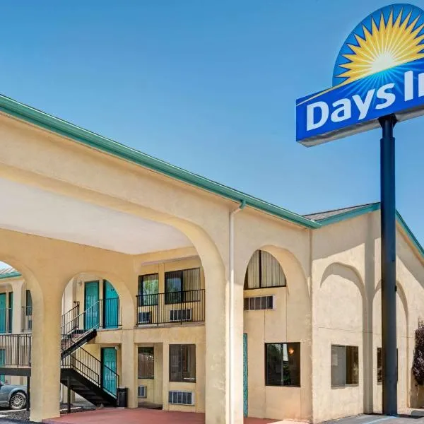 Days Inn by Wyndham Espanola，位于San Juan Pueblo的酒店