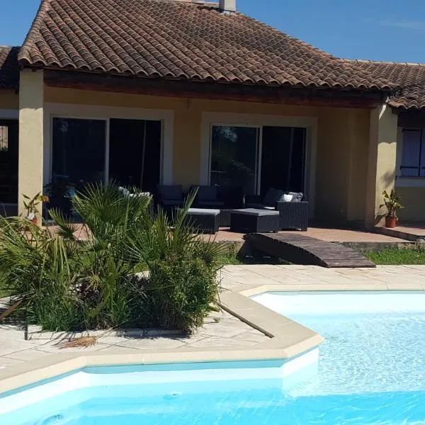 Villa "La Crau"，位于阿尔勒的酒店