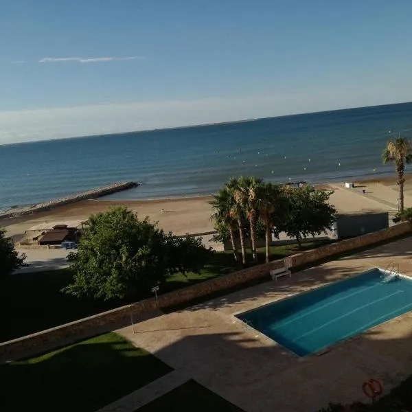 Atico primer linea de mar con piscina en EbreHogar，位于圣卡洛斯拉腊皮塔的酒店