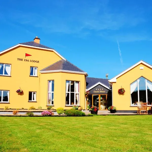 第19高尔夫小屋旅馆，位于Ballynaskreena的酒店