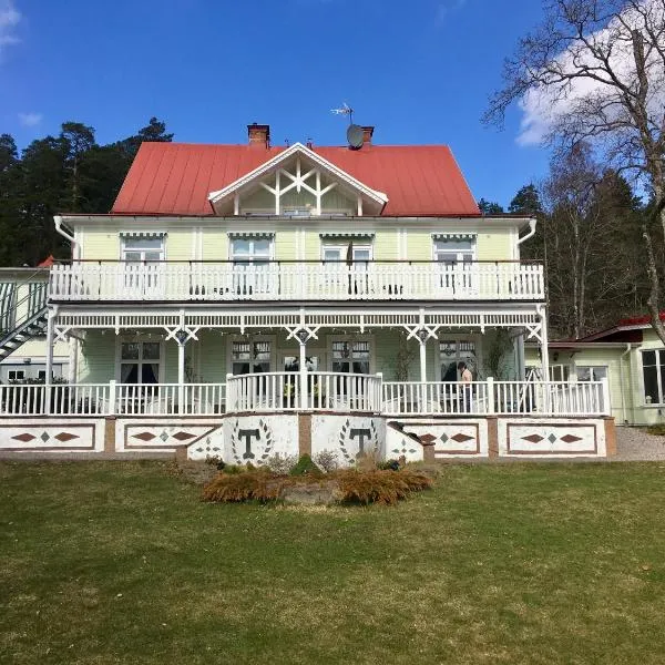 托儿帕瑞典酒店，位于Järna的酒店