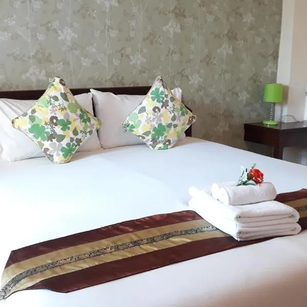 春蓬旅游酒店，位于Ban Na Noi的酒店