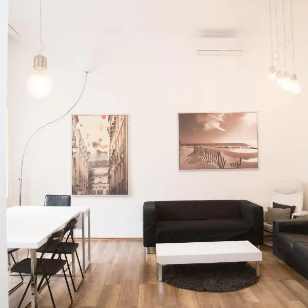 Lovecroatia Zagreb-'Paxnest' HOSTEL, No party! Cozy and quiet! Separated Men and women's Dormitory! Indoor shoes provided!，位于萨格勒布的酒店