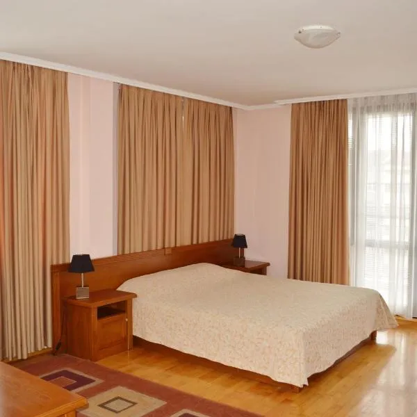 Hotel Drama Burgas，位于Kraymorie的酒店