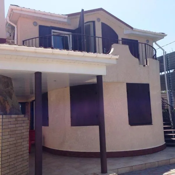 House in Karolino-Buhaz，位于扎托卡的酒店