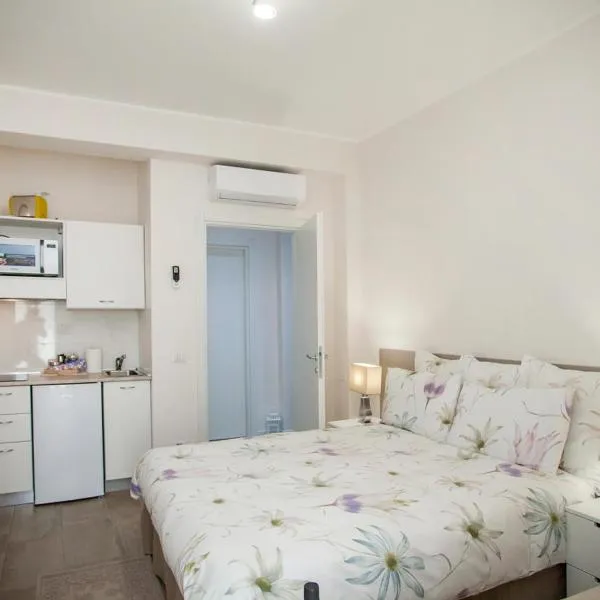 Appartamento Via Acquati 12 - Monolocale 2，位于科尔马诺的酒店