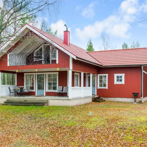 Cottage "Rådjuret"，位于Finström的酒店