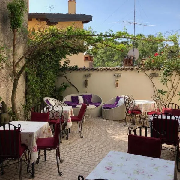 天使酒店，位于加尔多内-里维耶拉的酒店