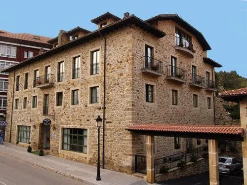 夫拉莱斯别墅酒店，位于Camarmeña的酒店