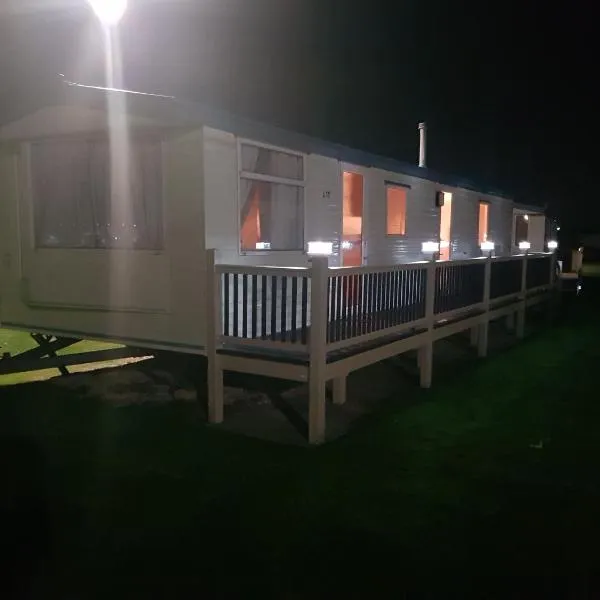 Mablethorpe L12 Caravan，位于Trusthorpe的酒店