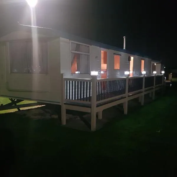 Mablethorpe L12 Caravan，位于Maltby le Marsh的酒店