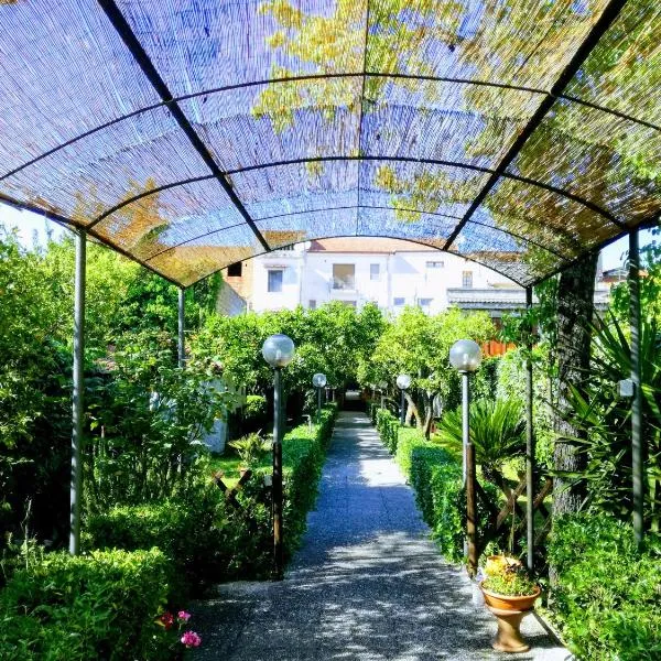 Residenza Caserta Sud - Appartamento con giardino，位于卡塞塔的酒店