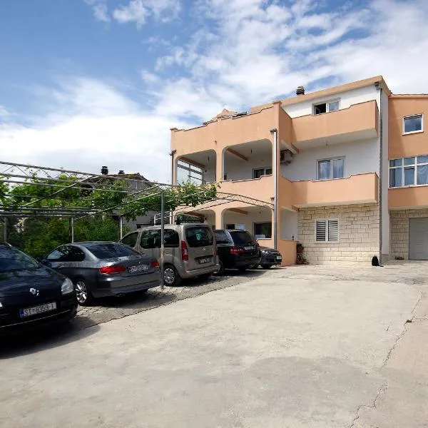 Apartment Ivan，位于Kastel Sucurac的酒店