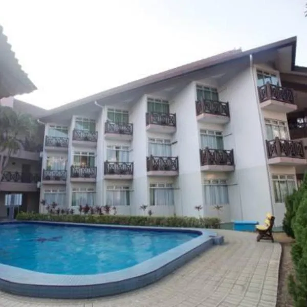 赛里马来西亚龙平酒店，位于Padang Endau的酒店